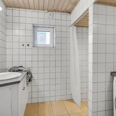 Дом отдыха Lovely In With Sauna